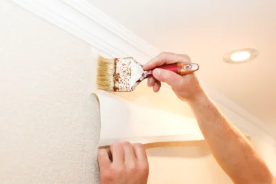 Pose de papier peint à Menou — revêtements muraux et toiles de verre